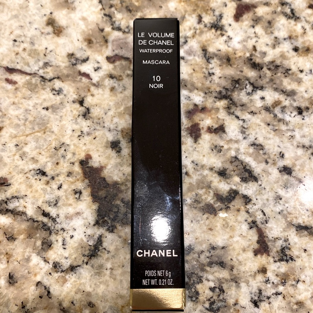 Chanel • Le Volume de Chanel • Mascara (waterproof) • Shade: 10 Black